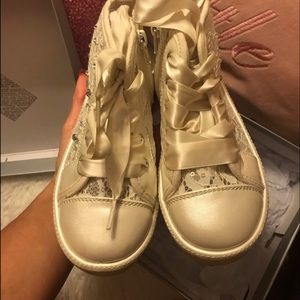 Ariana High Top Sneaker
STUART WEITZMAN